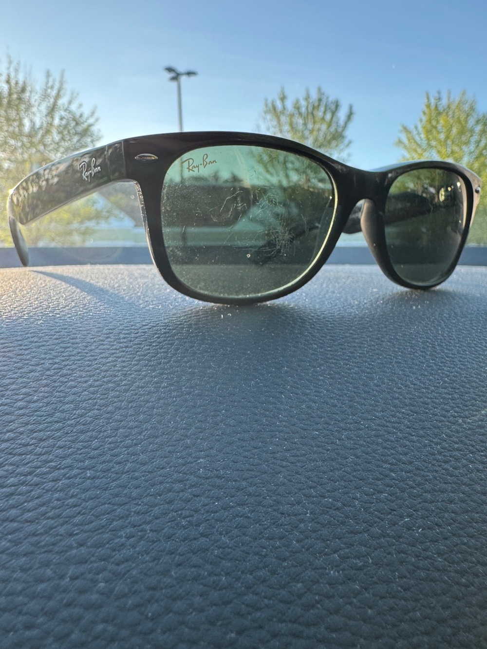Ray-Ban New Wayfarer Sunglasses Black RB2132